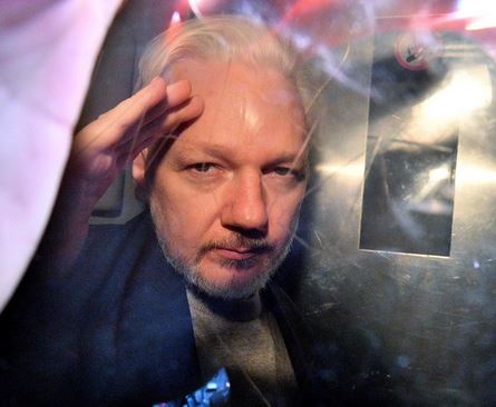 Sarah Palin, a Wikileaks victim, calls for Julian Assange’s pardon