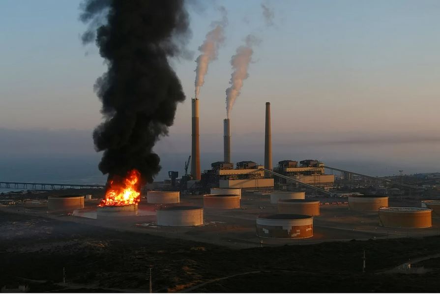 Rocket hits crude oil storage tank at Trans-Israel pipeline